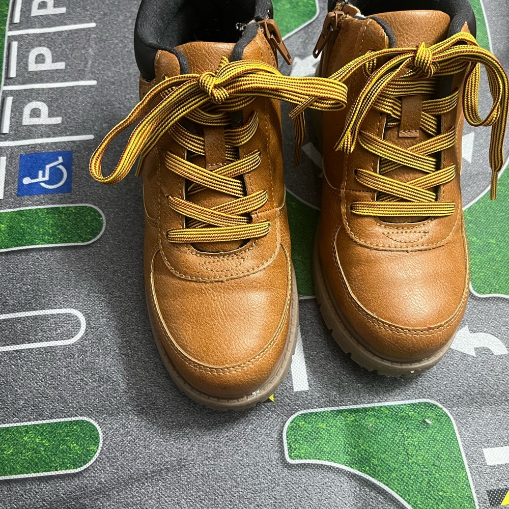 Stylish Kids' Tan Boots with Yellow Laces